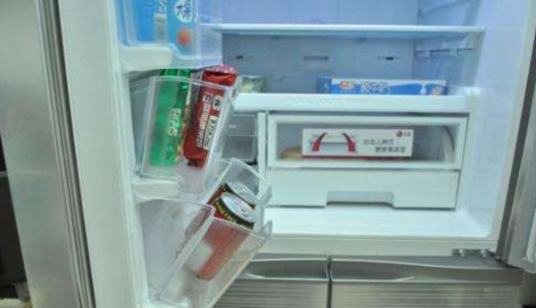  冰箱保鮮區(qū)漏水解決方法
