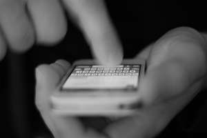iphone手機(jī)屏幕維修，需要多少錢？